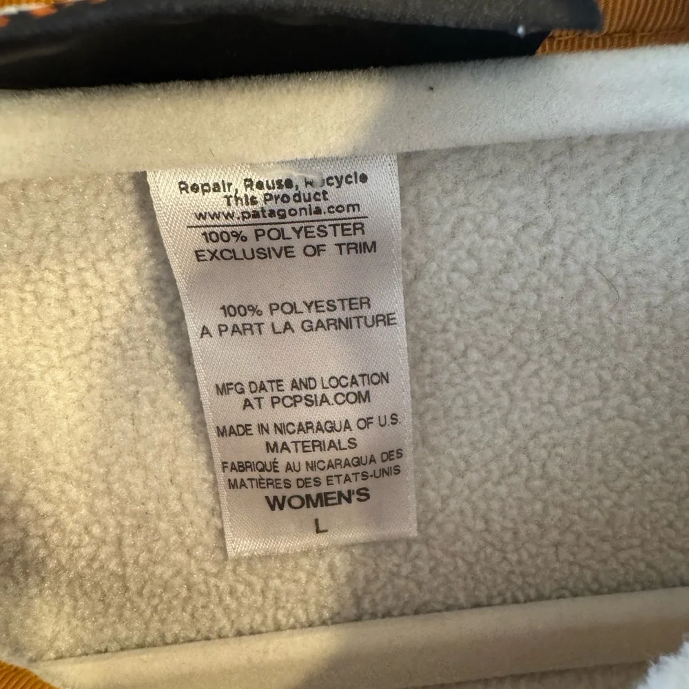 Patagonia Cream and Tan Fleece Pullover - Picture 4 of 4